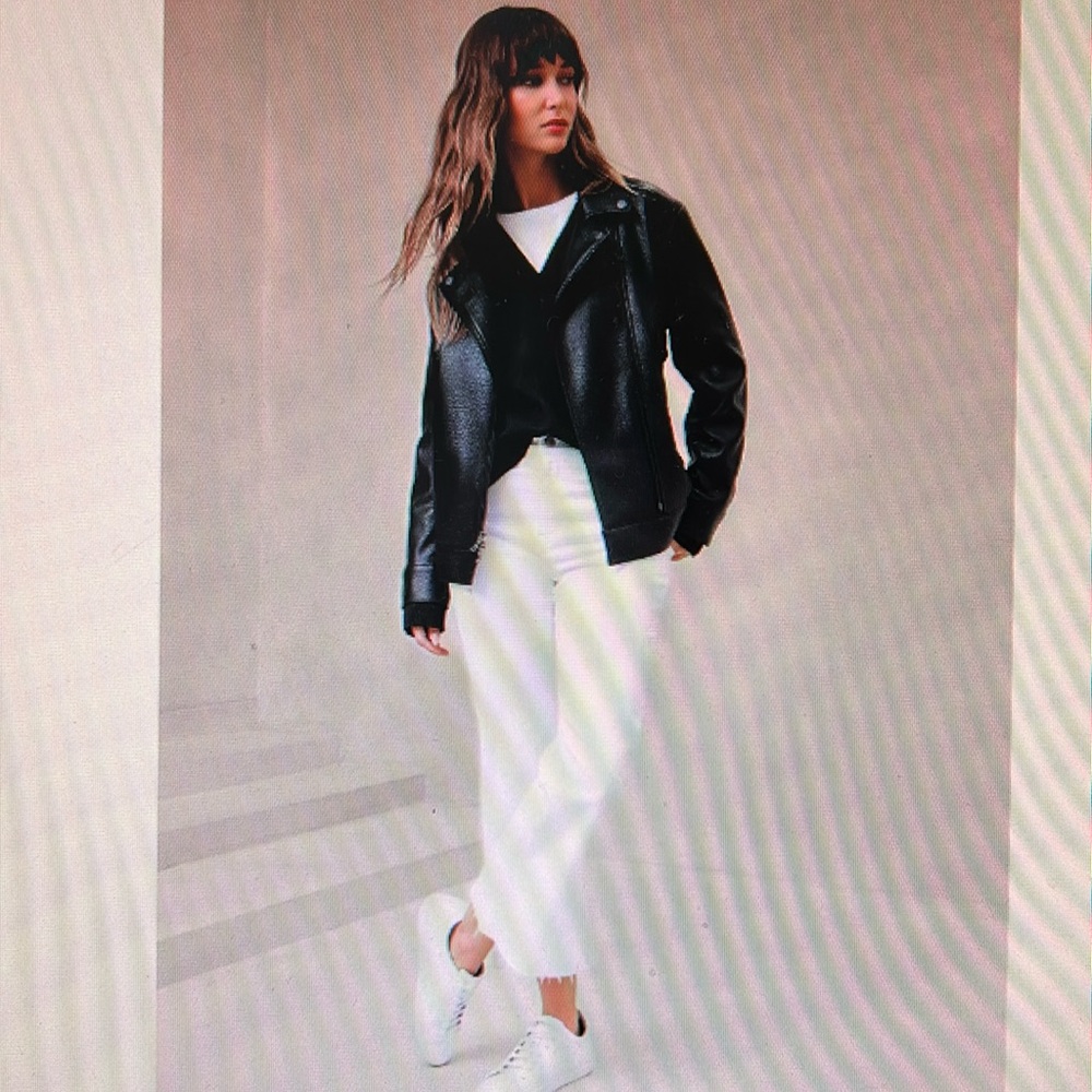 Banana Republic Factory- NWT- High-rise bootcut cropped white jeans w/raw hem.